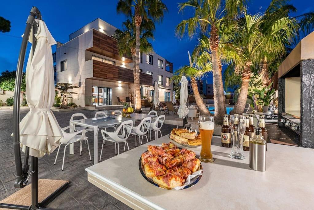 Luxury Casa Con Piscina, Wifi, 150M Dal Mare Apartamento Miami Playa Exterior foto