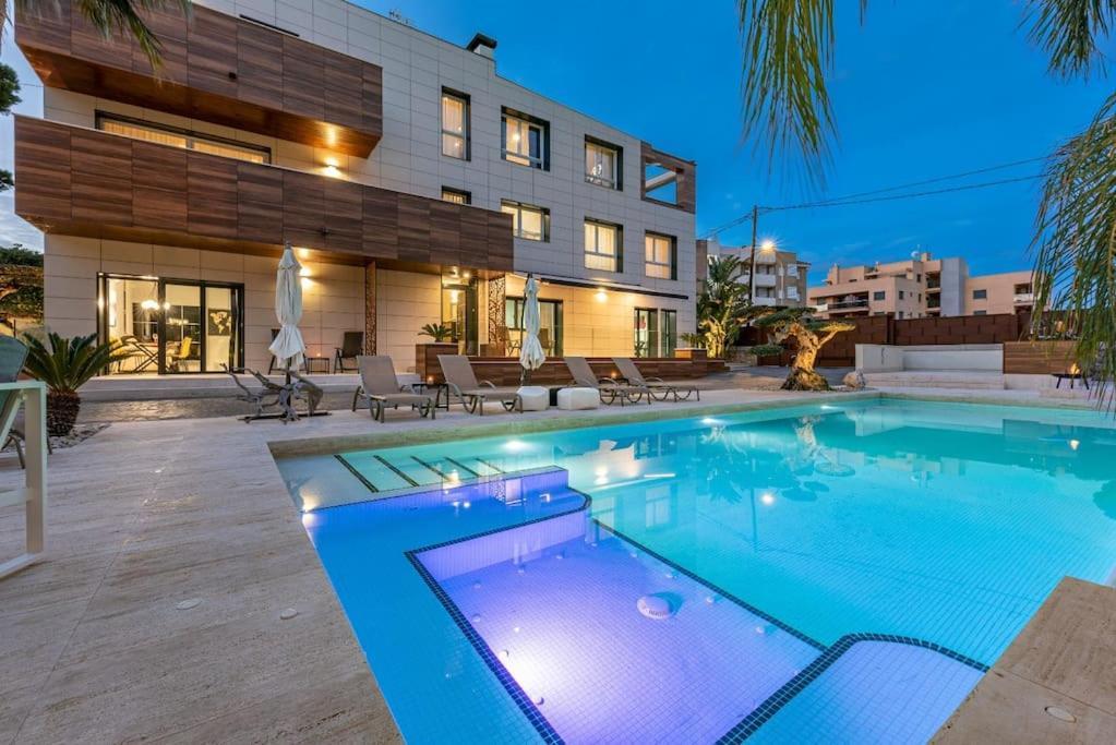 Luxury Casa Con Piscina, Wifi, 150M Dal Mare Apartamento Miami Playa Exterior foto